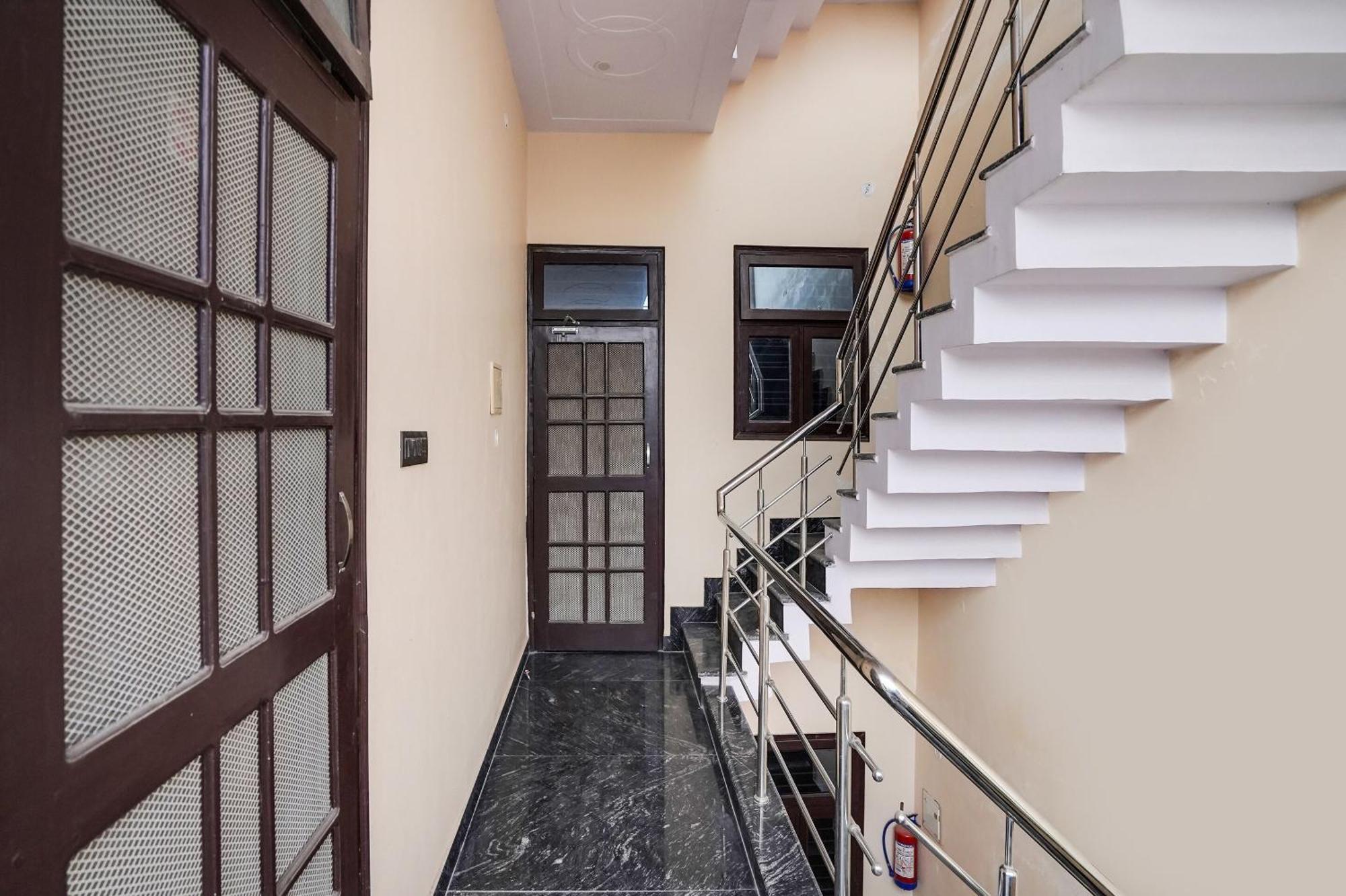 Hotel O Ayurma Inn Chinhat エクステリア 写真